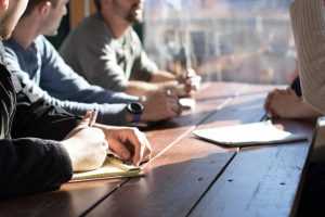 HOME Visuele gids voor B2B leadgeneratie strategieën om conversies te verhogen en leads in klanten om te zetten