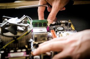 HOME Technicus voert betrouwbare computer reparatie uit in Waalwijk met professionele tools en expertise