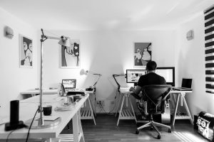 Lokaal besteld, snel geleverd: computers en laptops uit centrale voorraad van BizzWizz ICT Services beschikbaar binnen drie w