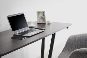 HOME Chiropractor Veenendaal helpt bij werkgerelateerde rug- en nekpijn door spinale correcties en ergonomische adviezen.
